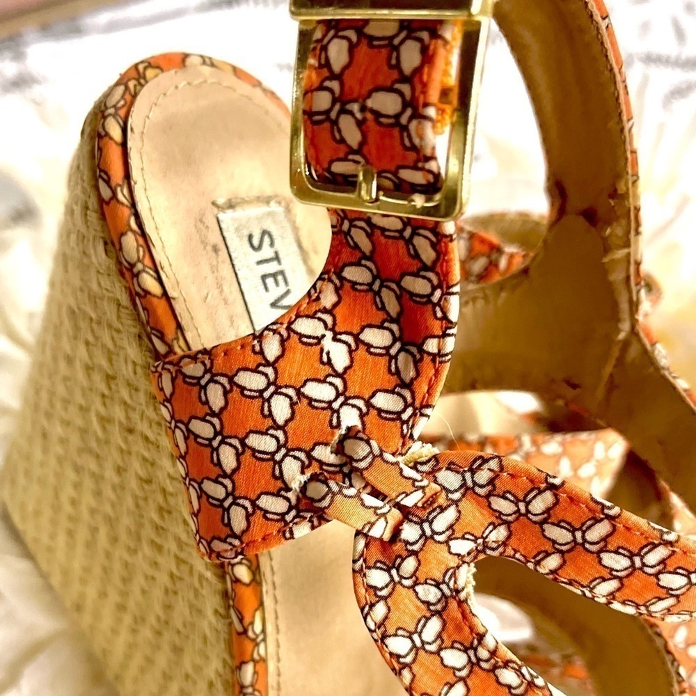 STEVE MADDEN ORANGE BUTTERFLY ESPADRILLES WITH GOLD BUCKLED ANKLE STRAPS - Picture 4 of 6
